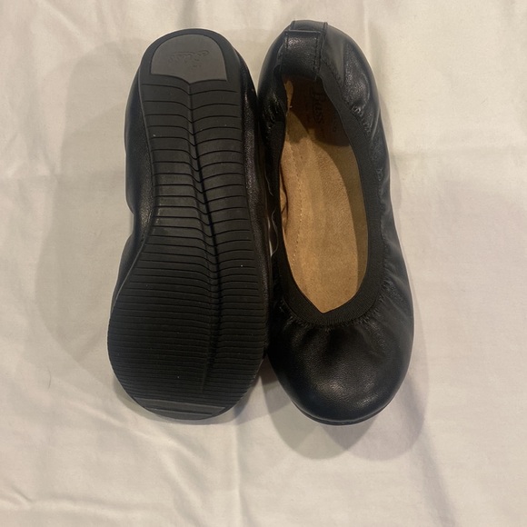 Women’s Bass ballet flats.  Black size 6 1/2. - Picture 2 of 4